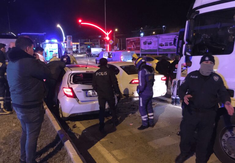 BENZERİ GÖRÜLMEMİŞ KAZA! TIR SÜRÜCÜSÜ ALKOLLÜ, OTOMOBİL SÜRÜCÜSÜ KORONA ÇIKTI
