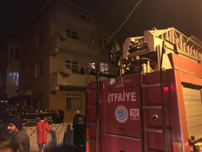 APARTMANDA ÇIKAN YANGIN SÖNDÜRÜLDÜ