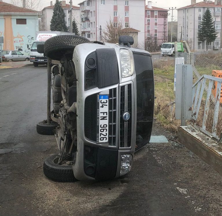 YAN YATAN ARAÇTA 1 KİŞİ YARALANDI