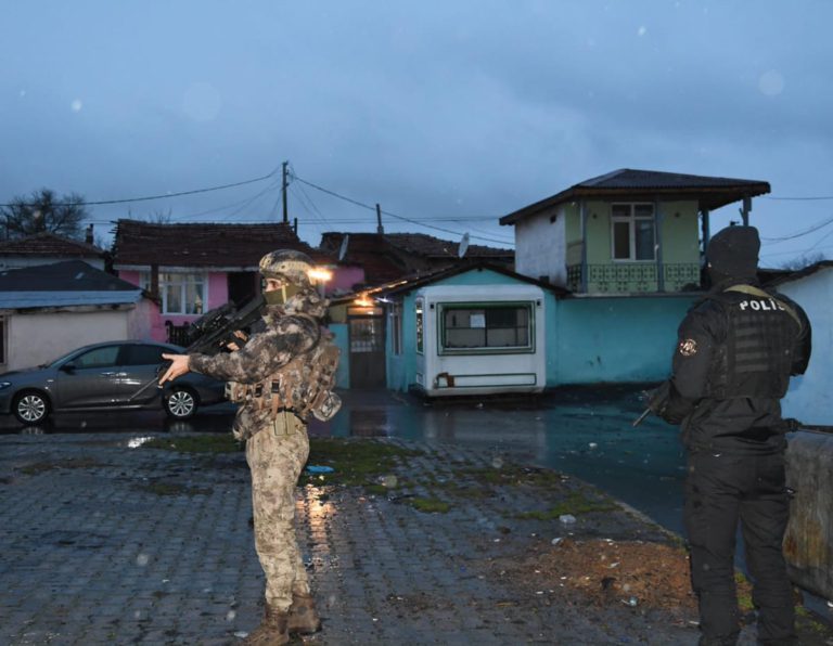 ”BARET” OPERASYONU! BEBEK BEŞİĞİNDE UYUŞTURUCU ÇIKTI!