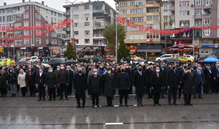 BAŞKAN ALBAYRAK ÇORLU’NUN KURTULUŞ GÜNÜ ETKİNLİKLERİNE KATILDI