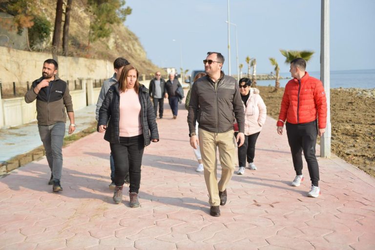 Başkan Yüksel Alkaya ve Altınova sahillerinde incelemede bulundu