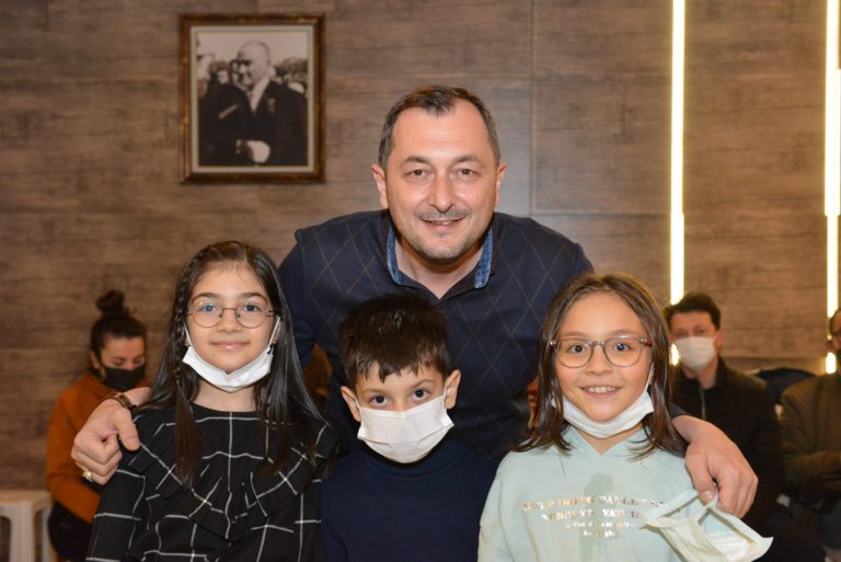 Başkan Yüksel Bilim ve Tiyatro Şenliğine katıldı