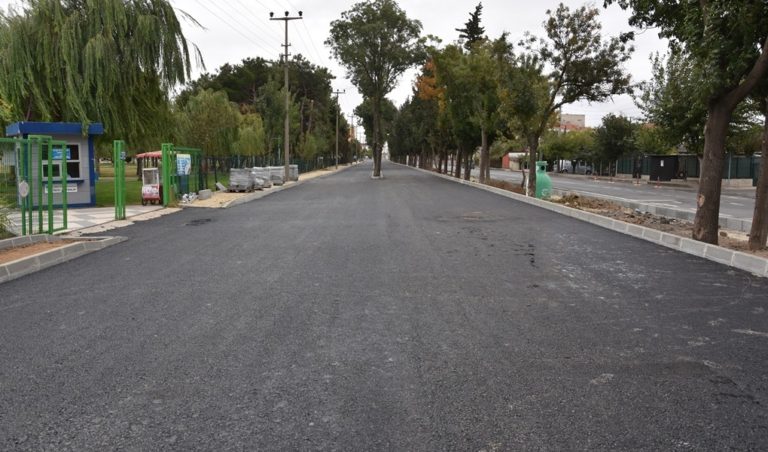 ÇORLU İSMETPAŞA BULVARI’NDA SICAK ASFALT SERİM ÇALIŞMASI GERÇEKLEŞTİRİLDİ