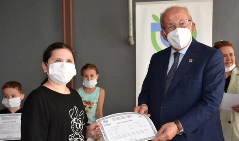GELECEĞİN YÜZÜCÜLERİNE SERTİFİKALARI TAKDİM EDİLDİ