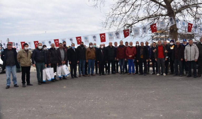 KUMBAĞ MAHALLESİ ve MARMARAEREĞLİSİ’NDE BALIKÇILARA MALZEME DAĞITIMI YAPILDI