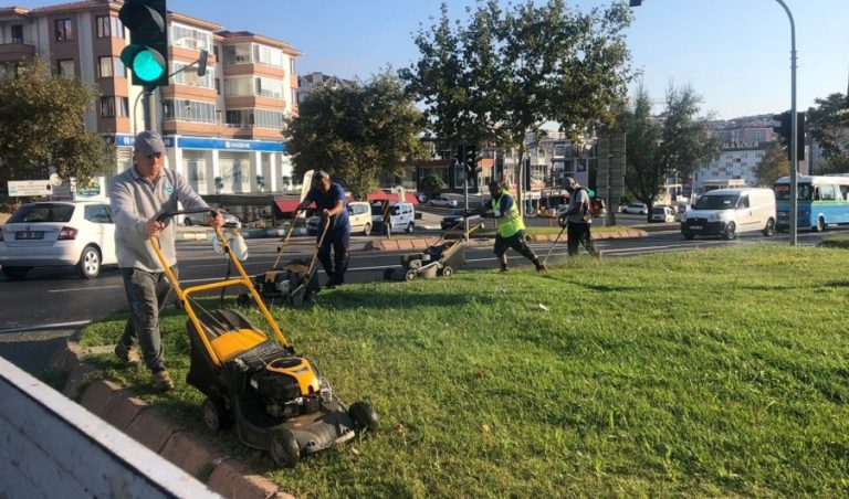 Park ve Bahçeler Ekipleri Çalışmalarını Aralıksız Sürdürüyor