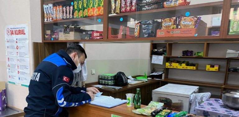 Zabıta Ekiplerimiz Okul Kantinlerini Denetliyor