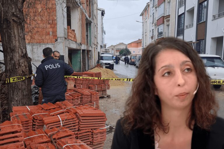 EŞİNİ SOKAK ORTASINDA 5 YERİNDEN BIÇAKLADI