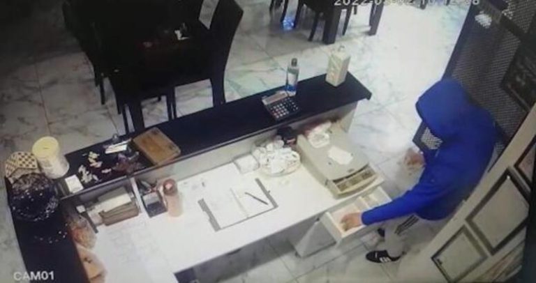 HIRSIZLIK ANLARI SANİYE SANİYE KAMERAYA YANSIDI