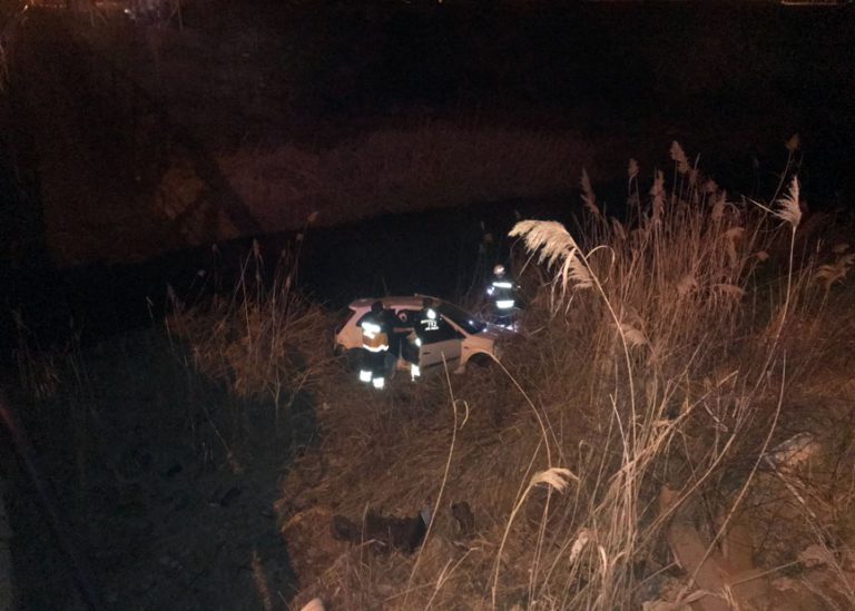 Alkollü Sürücü Dereye Uçtu: 2 Yaralı