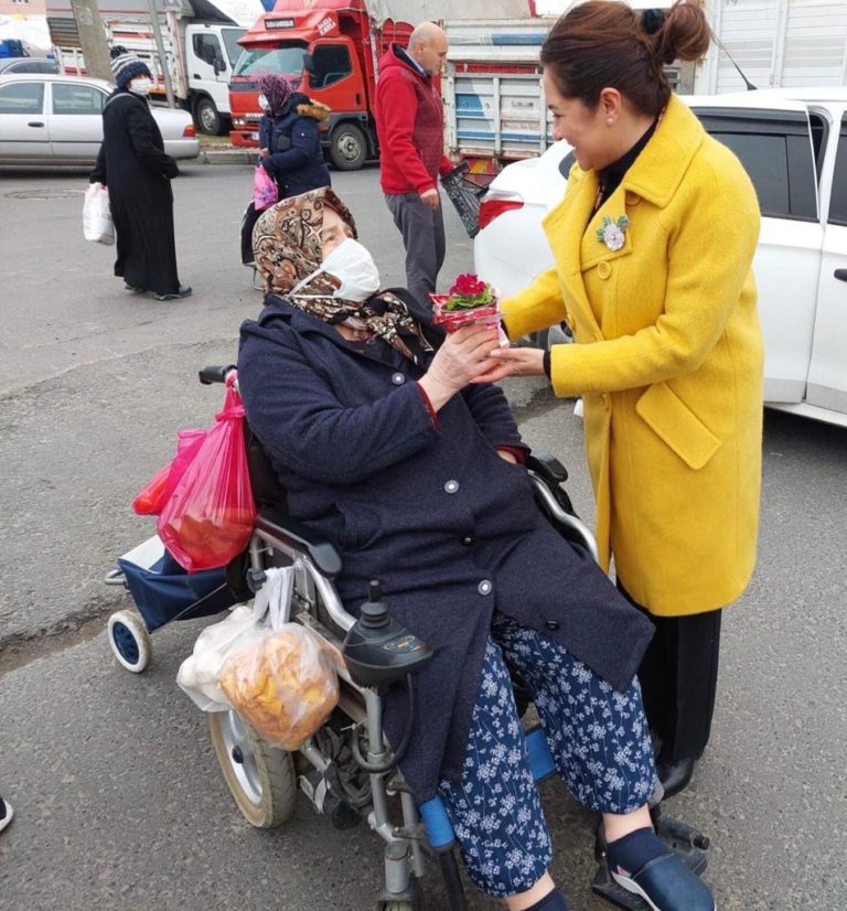 Müge Yıldız Toprak Gönülleri Fethediyor