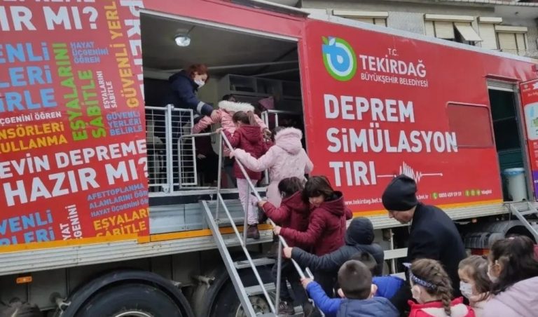 BÜYÜKŞEHİR BELEDİYESİ’NDEN DEPREM HAFTASINDA AFET FARKINDALIK EĞİTİMLERİ