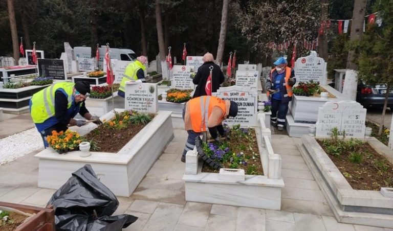 Büyükşehir Şehitlerini Unutmuyor