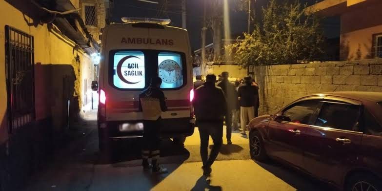 Bileklerini Keserek İntihar Etmek İstedi Bileklerini Keserek İntihar Etmek İstedi
