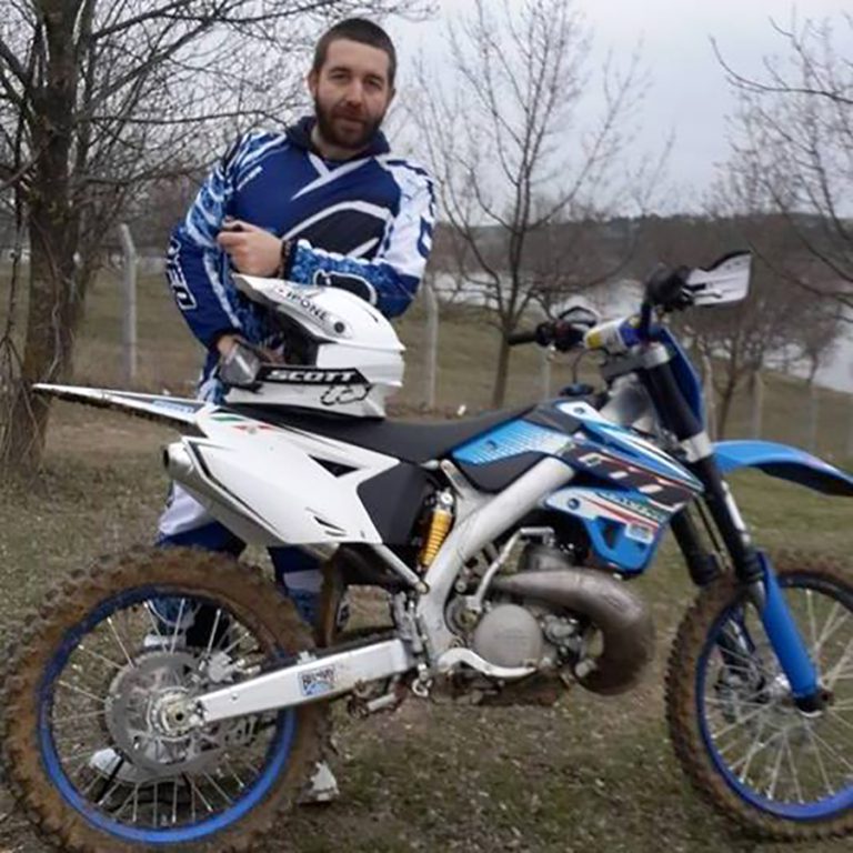 ARKADAŞININ ATTIĞI YUMRUK SONUCU HAYATINI KAYBETTİ!