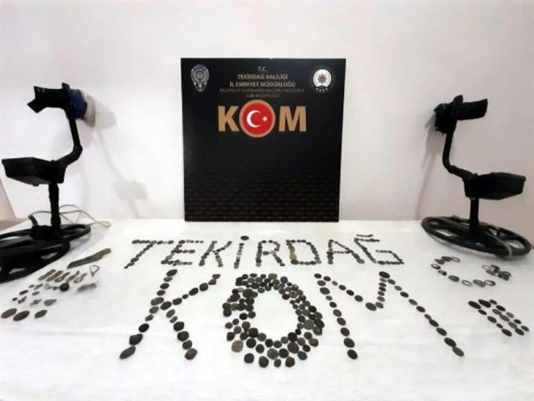 ŞÜPHELİ ARAÇTA ROMA DÖNEMİNE AİT TARİHİ ESER ELE GEÇİRİLDİ