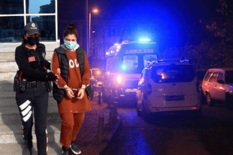 Oğlunu Döven Komşusunu Boynundan Bıçakladı