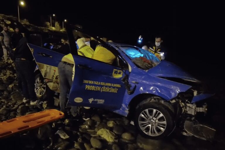 Feci Kaza: Araç Denize Uçtu! 1’i Ağır 3 Yaralı