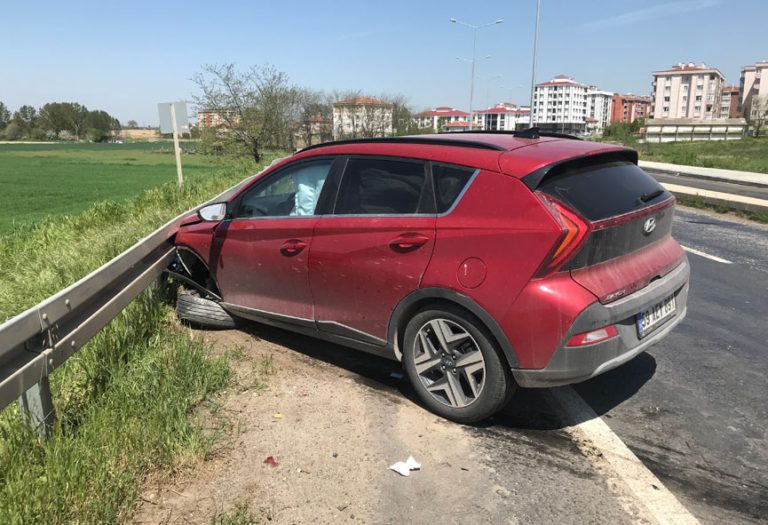 Demir Bariyerlere Çarptı: Kendi İmkanlarıyla Hastaneye Gitti