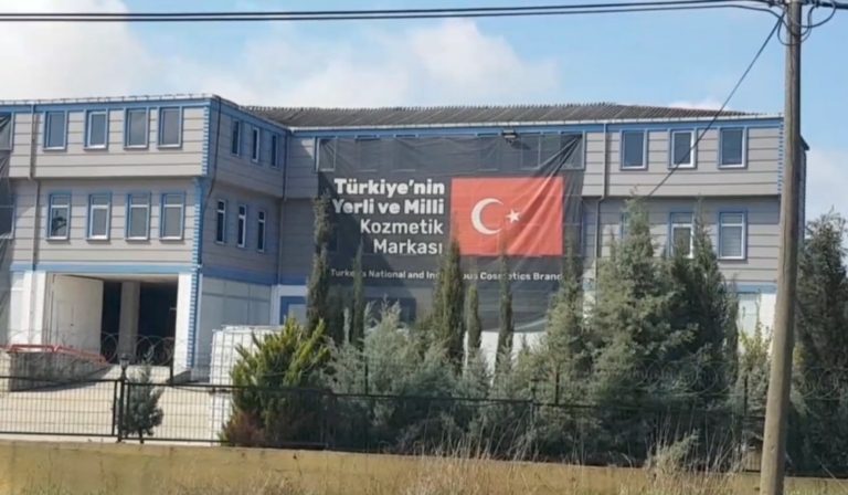 Kokainden Tutuklanmıştı, Yerli Milli Afişi Asıldı