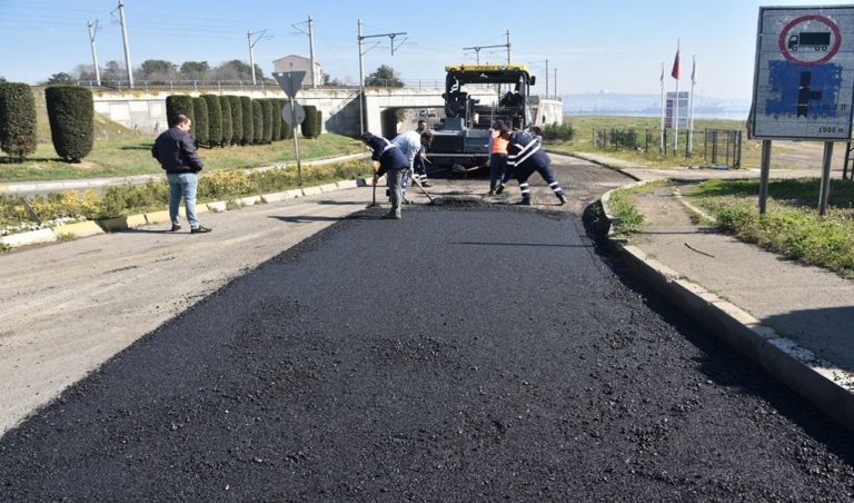 BARBAROS CADDESİ LİMAN YOLUNDA 400 TON SICAK ASFALT SERİMİ YAPILDI
