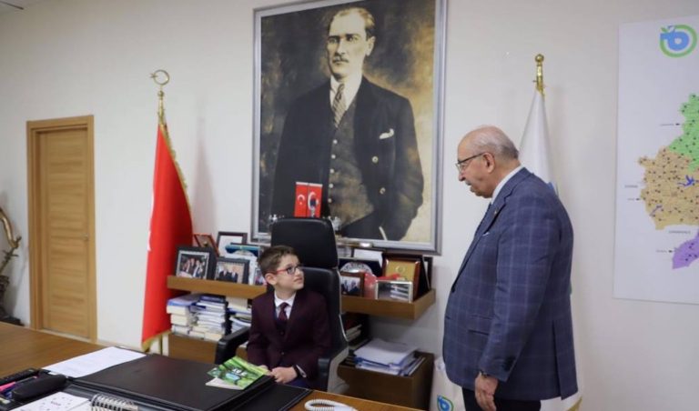 BAŞKAN ALBAYRAK 23 NİSAN’DA MAKAMINI KÜÇÜK GÜNEY YILDIRIM’A DEVRETTİ
