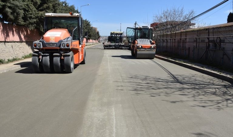 BÜYÜKŞEHİR BELEDİYESİ YOL YAPIM ÇALIŞMALARINA DEVAM EDİYOR