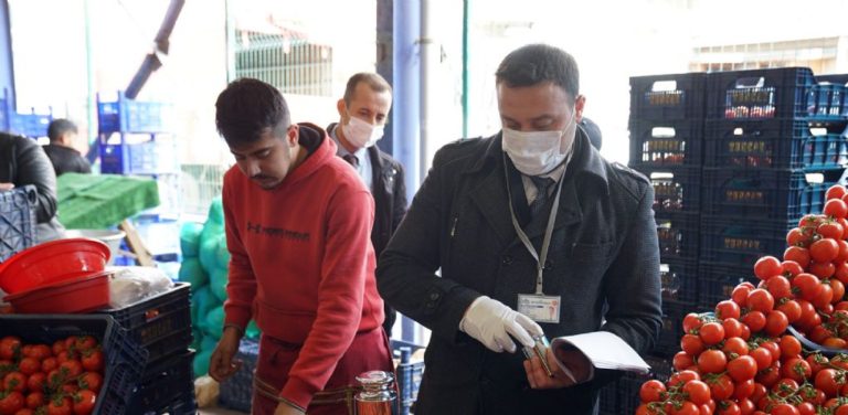 Ekipler Kapalı Pazar Yerinde Denetim Yaptı