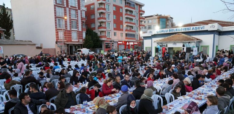 İlk İftar Programı Aşevi´nde Düzenlendi