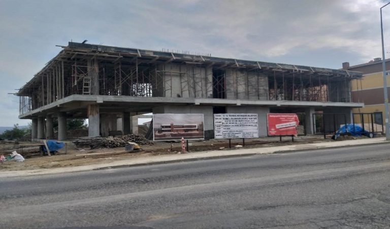 MALKARA ÇOK AMAÇLI SALONUN YAPIMI HIZLA DEVAM EDİYOR
