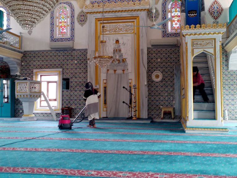 Süleymanpaşa Belediyesinden Ramazan öncesi tüm camilerde temizlik hizmeti