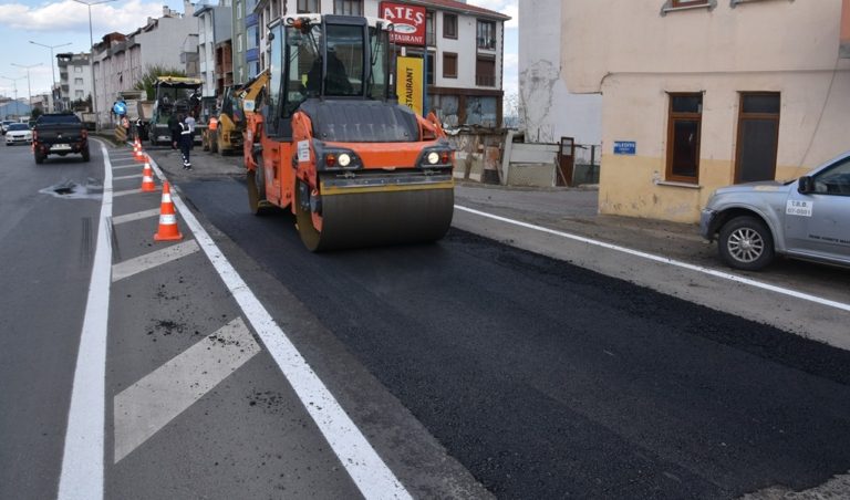 SÜLEYMANPAŞA’DA 400 TON SICAK ASFALT SERİMİ YAPILDI