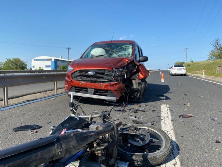 Motosiklet İle Otomobil Çarpıştı: 1 Ağır Yaralı