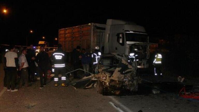 Kamyon İle Otomobil Çarpıştı: 1 Ölü, 1 Yaralı