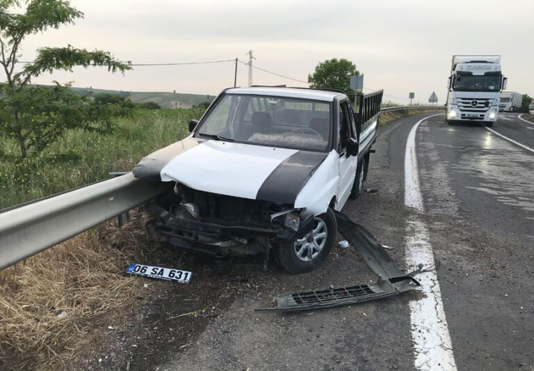 Alkollü Sürücü Bariyere Çarptı: 2 Yaralı!