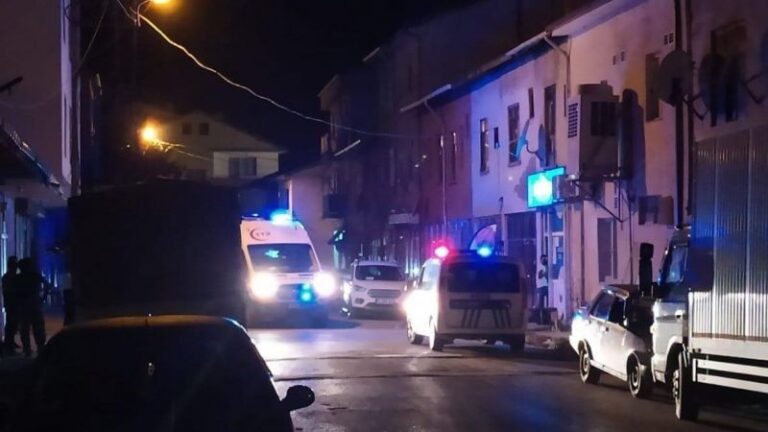 Husumetlisini Sokak Ortasında Bıçakladı: 1 Ağır Yaralı