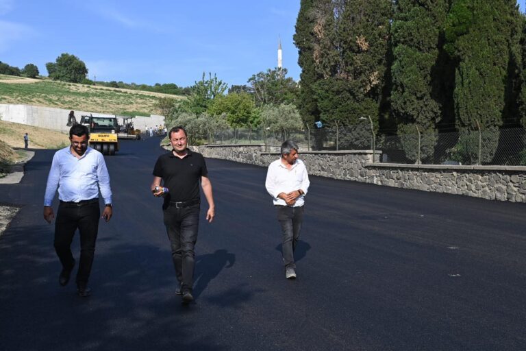 Başkan Yüksel Karlık Caddesi üzerindeki asfalt çalışmalarını denetledi