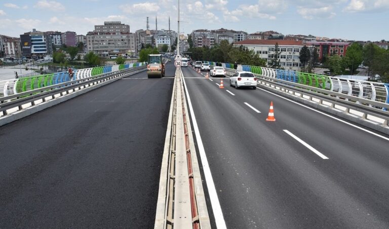 ÇERKEZKÖY ATATÜRK VİYADÜĞÜNDEKİ YAYA YOLU GENİŞLETME VE ASFALT ÇALIŞMALARI TAMAMLANDI