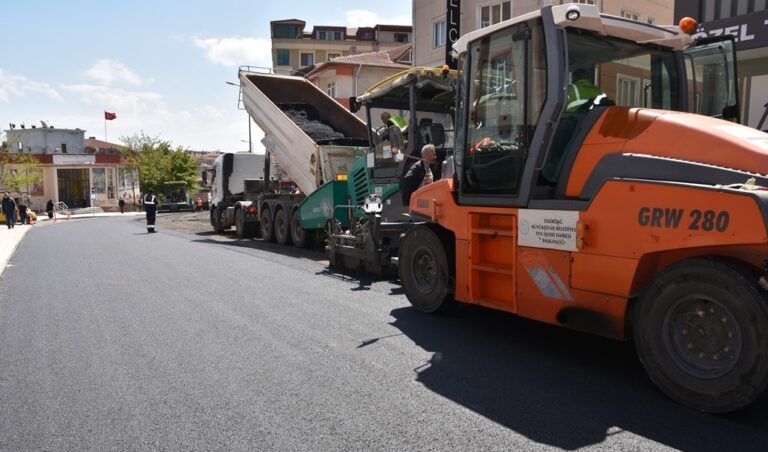 ÇERKEZKÖY İLÇESİNDE 800 TON SICAK ASFALT SERİMİ GERÇEKLEŞTİRİLDİ