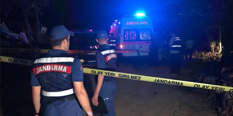 Motosiklet İle Otomobil Çarpıştı: 1’i Ağır 2 Genç Yaralı
