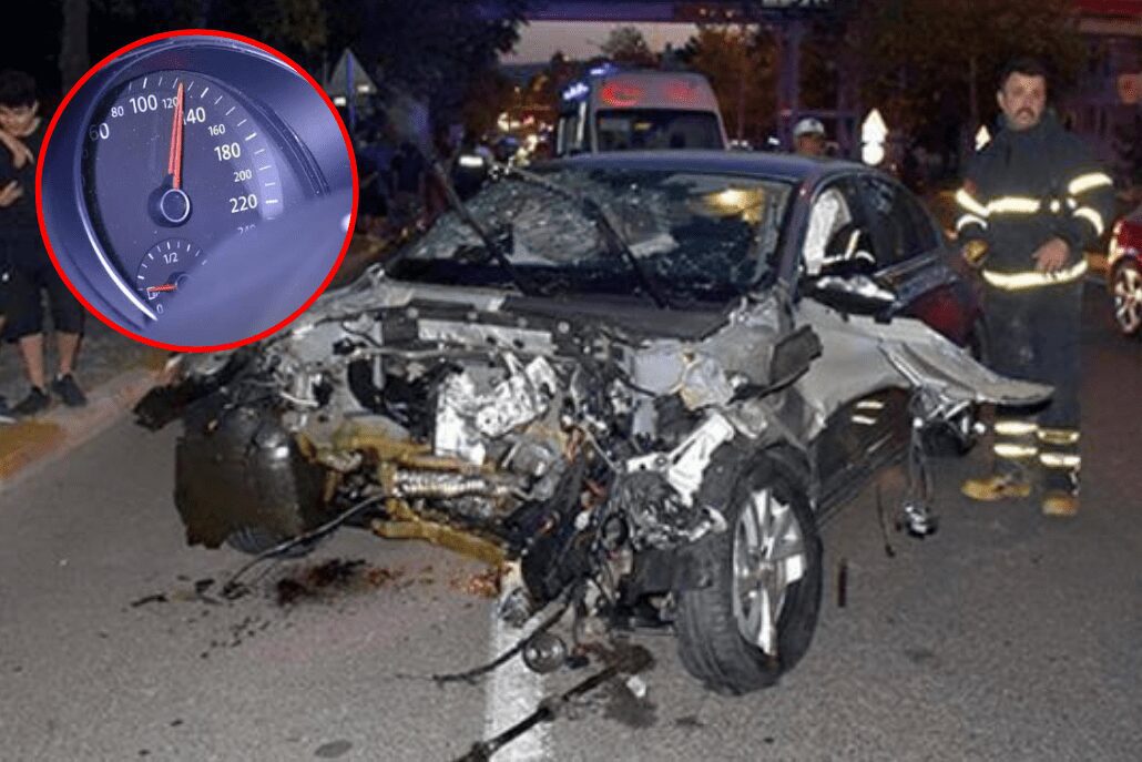 Üst Geçit Direğine Çarpan Araç Hurdaya Döndü: 6 Yaralı Üst Geçit Direğine Çarpan Araç Hurdaya Döndü: 6 Yaralı