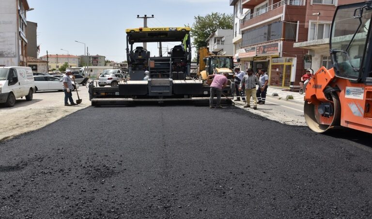 ŞARKÖY İLÇESİ ARİF HİKMET VE SARICA PAŞA CADDELERİNDE ASFALT ÇALIŞMALARI TAMAMLANDI
