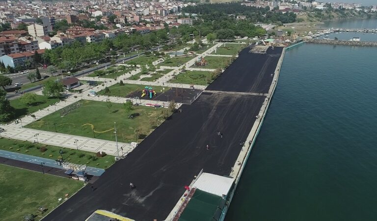 SÜLEYMANPAŞA SAHİL DOLGU ALANDA ASFALT ÇALIŞMALARI TAMAMLANDI