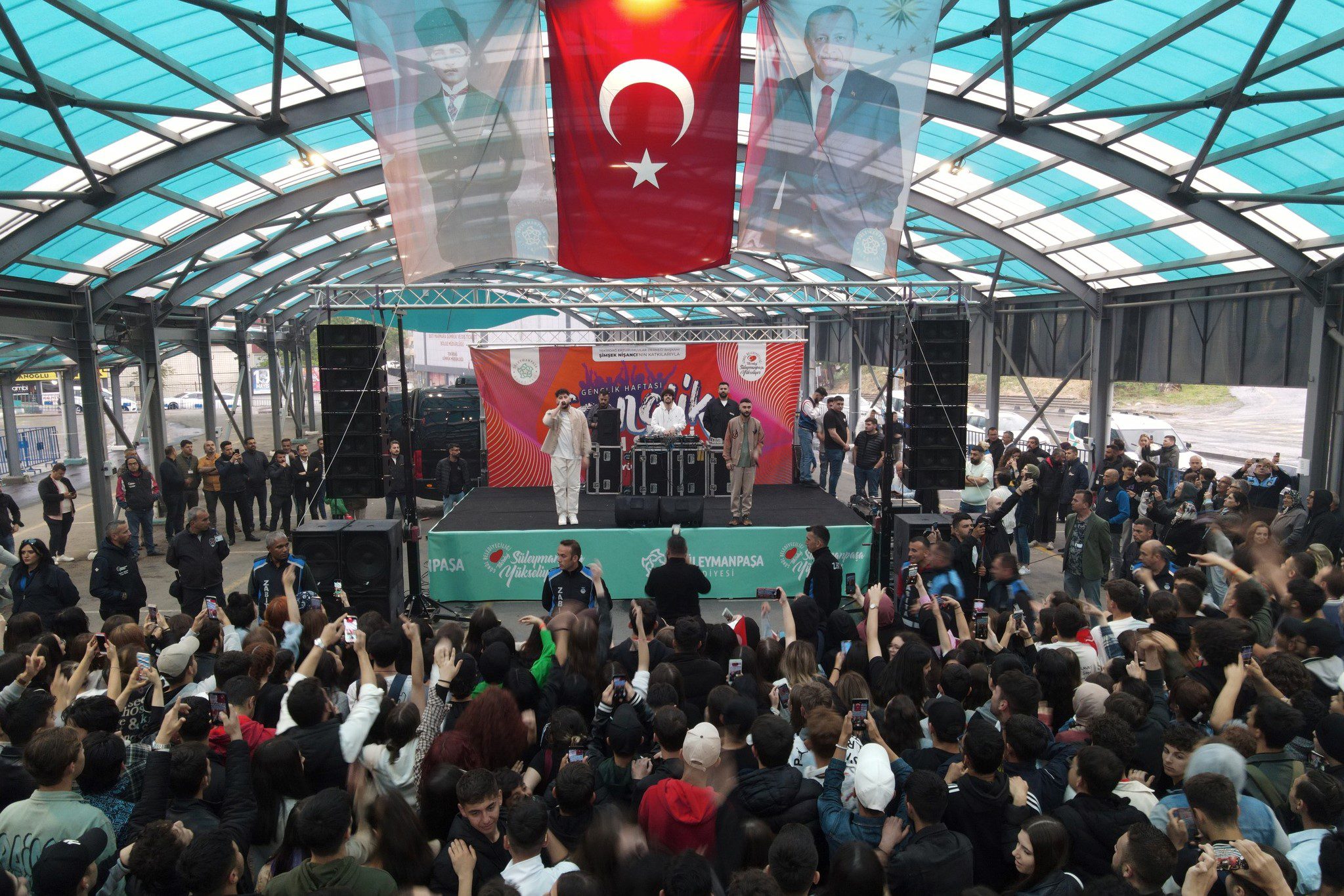 Süleymanpaşa’nın gençleri Canbay Wolker ile coştu Süleymanpaşa’nın gençleri Canbay Wolker ile coştu