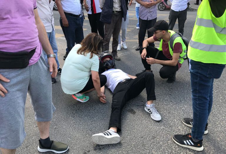 Otomobil Motosiklete Çarptı: Önce Kaçtı, Sonra Ambulans Çağırdı: 1 Yaralı