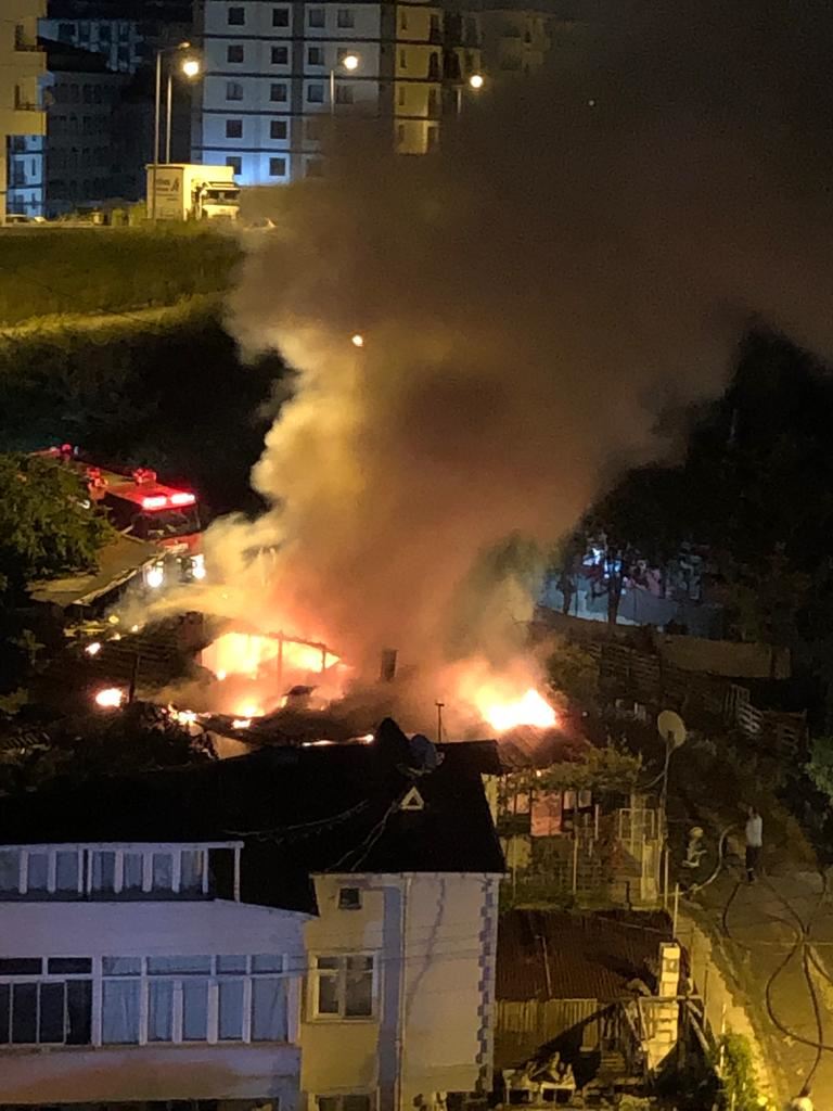 Geceyi Alevler Aydınlattı: Ev Alev Alev Yandı!