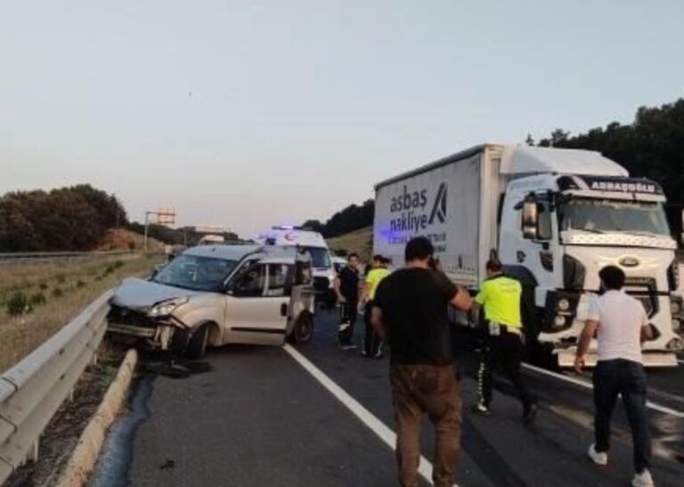 Önce Kamyona Sonra Bariyere Çarptı: 1 Yaralı
