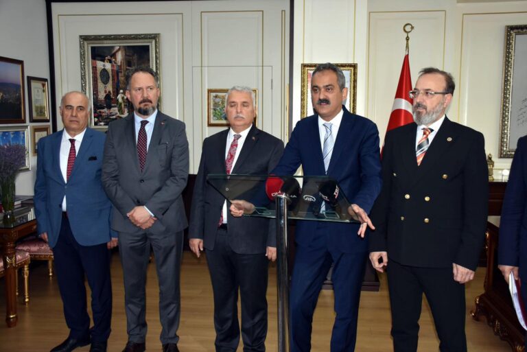 Bakan Özer: Okullarımızın Tüm İhtiyaçlarını Karşılayacak Bütçeye Sahibiz