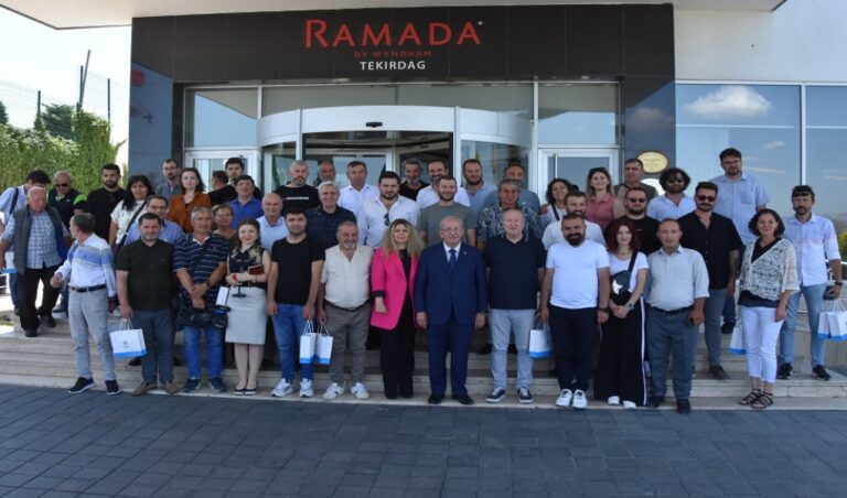 BAŞKAN ALBAYRAK, `3000 GÜNDE 400 PROJE’ SUNUMUNDA BASIN MENSUPLARIYLA BİRARAYA GELDİ